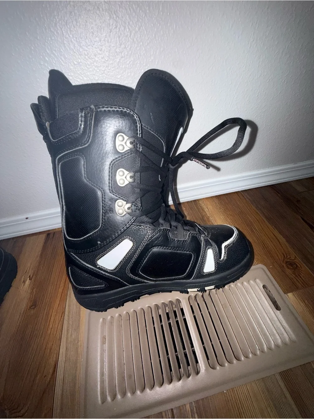 Burton Freestyle Snowboard Boots - Men’s Size 7